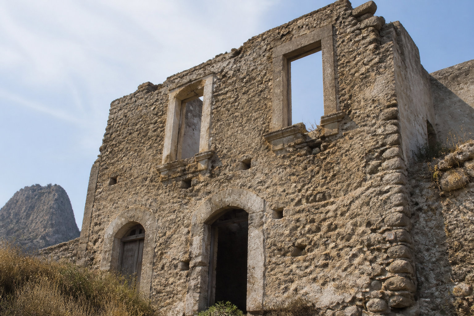 Pentedattilo le village fantôme aux cinq doigts