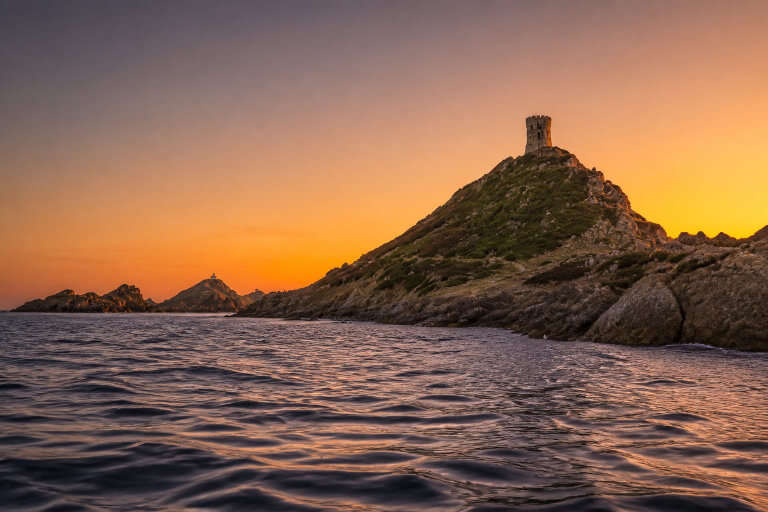Comment explorer les îles Sanguinaires et leur patrimoine historique 🌅